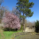Eifelgruss, In Schoener Waldrandlage Und Tollem Naturgarten *