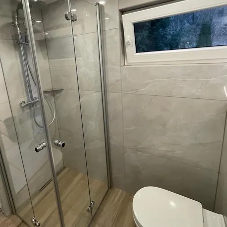 펜션 Eifelgruss, In Schoener Waldrandlage Und Tollem Naturgarten Oberbettingen