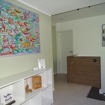 Eifelgruss, In Schoener Waldrandlage Und Tollem Naturgarten