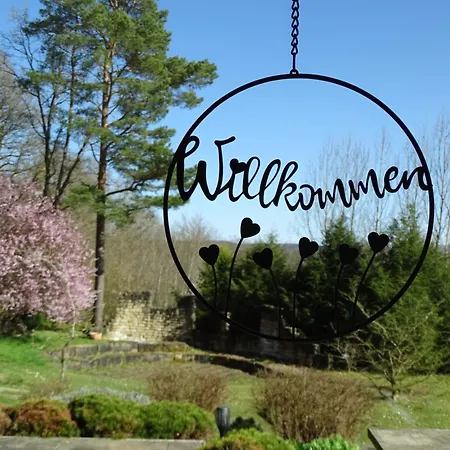Stylisches Eifelgruss Mit Lage, Direkt Am Wald Und Einzigartigem Naturgarten Ferienhaus Oberbettingen