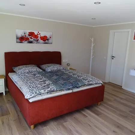 Eifelgruss, In Schoener Waldrandlage Und Tollem Naturgarten * Oberbettingen