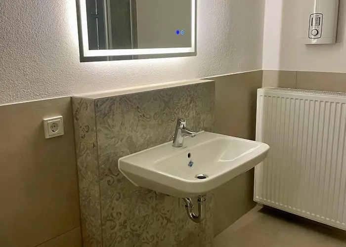 Eifelgruss, In Schoener Waldrandlage Und Tollem Naturgarten