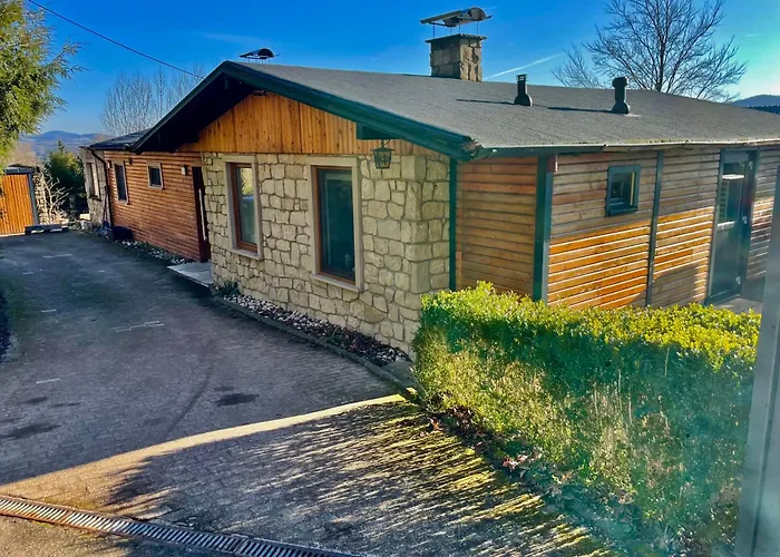 Eifelgruss, In Schoener Waldrandlage Und Tollem Naturgarten Oberbettingen