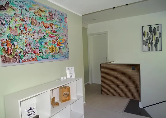 Eifelgruss, In Schoener Waldrandlage Und Tollem Naturgarten