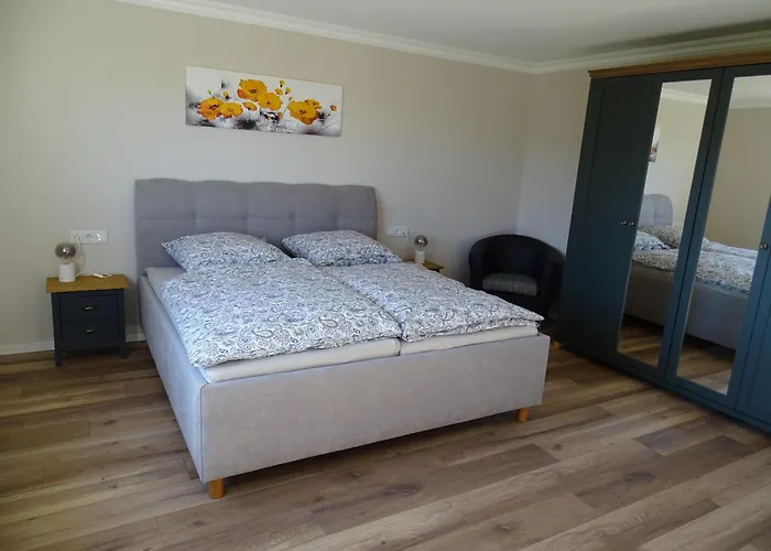 Eifelgruss, In Schoener Waldrandlage Und Tollem Naturgarten *