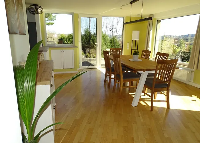 Hébergement de vacances Eifelgruss, In Schoener Waldrandlage Und Tollem Naturgarten