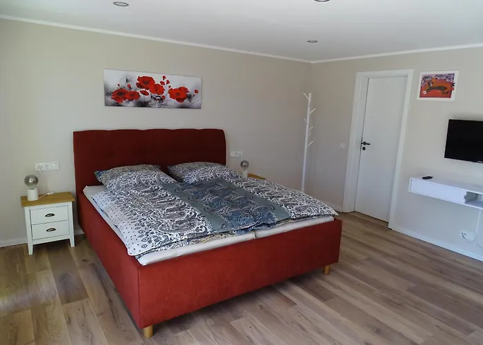 Eifelgruss, In Schoener Waldrandlage Und Tollem Naturgarten * Oberbettingen