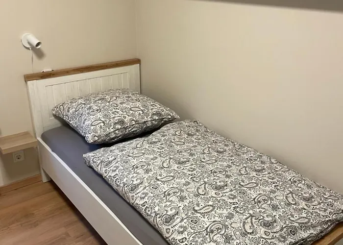 Eifelgruss, In Schoener Waldrandlage Und Tollem Naturgarten Oberbettingen